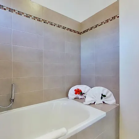 Villa Cala Corsa: Seaside Luxury With Heated Pools In Porto-vecchio *