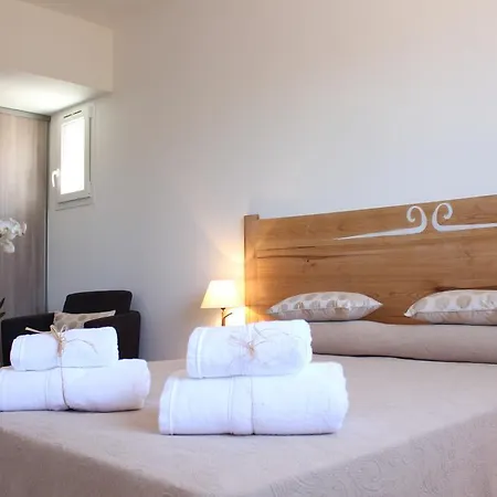 Cala Corsa - 3 Et 4 - Cala Rossa Porto-vecchio - Entierement Climatisees Avec Piscine Chauffee Partagee Et Piscines Privees - Internet Gratuit *